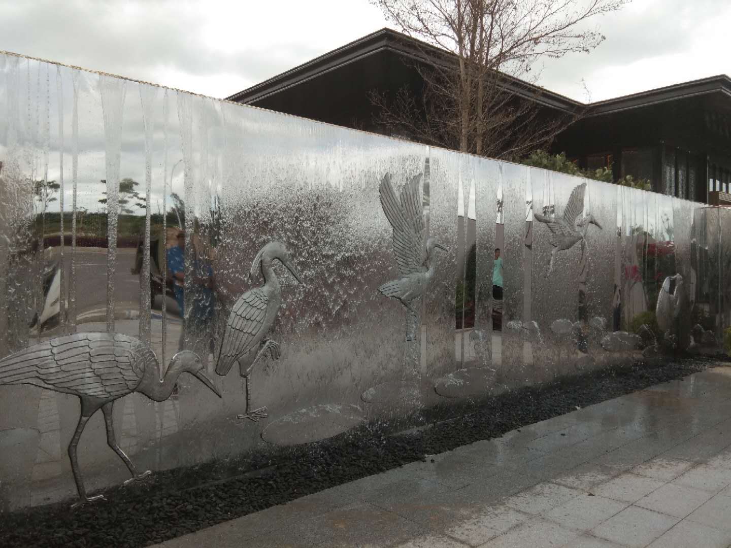 不锈钢雕塑.jpg